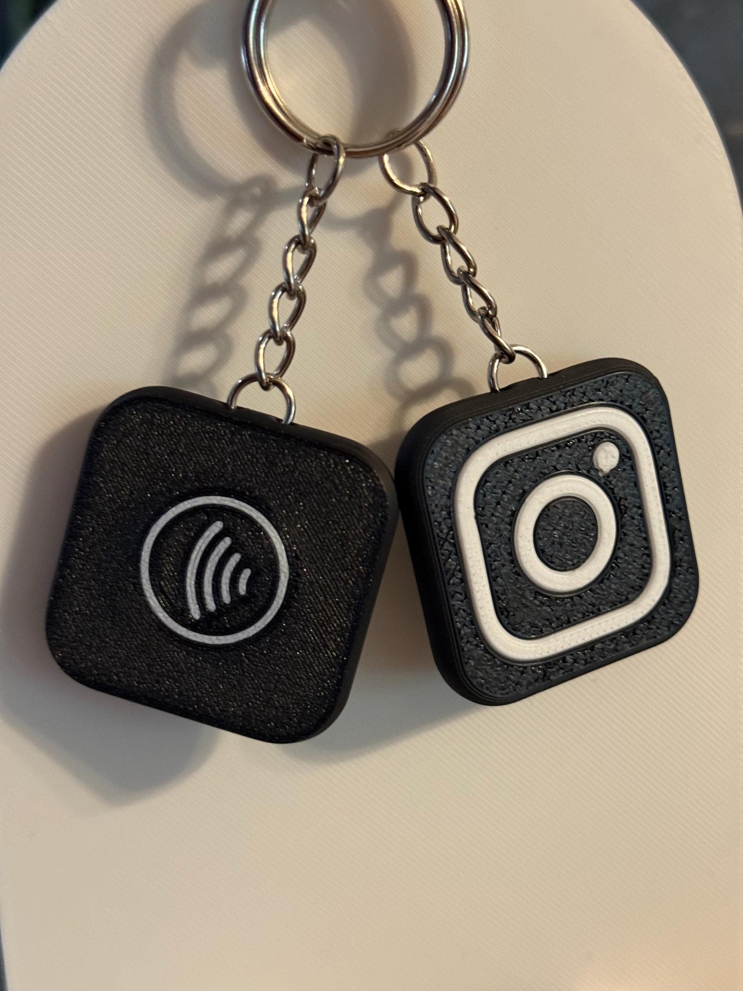 NFC Instagram keychain, smart Instagram tag, NFC social keychain, Instagram business tool, social media keychain